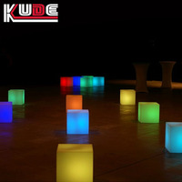 Cubo LED Luminoso in Plastica da 6 Pollici per Interni/Esterni, Sgabello Cubo LED