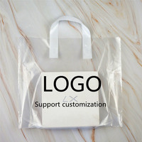 Sacs en plastique HDPE recyclables transparents à fond carré épaissi, personnalisables en gros, avec poignée longue pour vêtements, cosmétiques et cadeaux