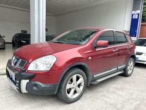 Nissan Qashqai SUV Rouge 5 Places Automatique Essence Vue Avant Voiture d'Occasion - Product Image 2