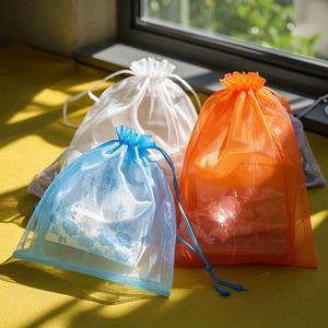 Sacs mini en <span class=keywords><strong>organza</strong></span> blanc pour impression en gros, avec logo personnalisé, sac en <span class=keywords><strong>organza</strong></span> vert avec nœud, pochette en <span class=keywords><strong>organza</strong></span> économique - Product Image 1