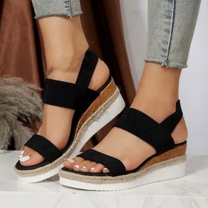 Mocassins Décontractés pour Femmes, Sandales de Plage d'Été d'Extérieur Souples et Confortables à Plateforme Compensée avec Fermeture Bouton, Design Automne - Product Image 5