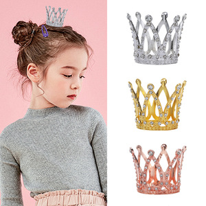 Base de bola de cristal al por mayor Mini forma de corona de aleación soporte de esfera de <span class=keywords><strong>metal</strong></span> pastel pequeña corona para Decoración - Product Image 5