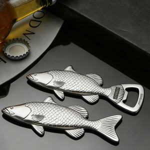 Venta al por Mayor <span class=keywords><strong>de</strong></span> Abridores <span class=keywords><strong>de</strong></span> Botellas con Forma <span class=keywords><strong>de</strong></span> Pez Personalizados, Abridores Metálicos Resistentes con su Diseño para Regalos <span class=keywords><strong>de</strong></span> Camping y Actividades al Aire Libre - Product Image 1