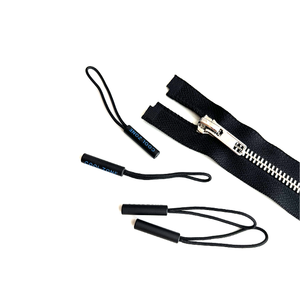 Bán Buôn Tùy Chỉnh Dập Nổi 3D Logo PVC Dây Kéo Puller Ưa Thích Thiết Kế Cao Su Cho Túi Xách Và Quần Áo Màu Đen Nhựa Dây Trượt Puller - Product Image 4