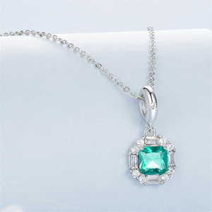 Migliore qualità Design di nicchia singolo oggetto S925 argento Sterling elegante misteriosa collana con pendente verde chiaro - Product Image 4