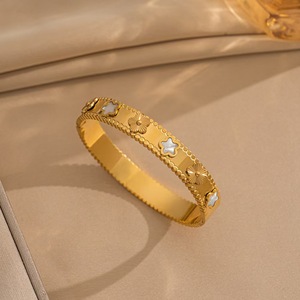Donne di design alla moda 18K placcato oro in acciaio inox cinque fiori trifoglio braccialetti braccialetto all'ingrosso - Product Image 3