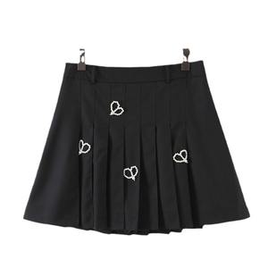 กระโปรงจีบเอวสูงสีดำสำหรับผู้หญิงขนาดพลัสไซส์พร้อมประดับด้วยลูกปัดมุก N8140 - Product Image 1