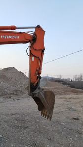 Excavatrice sur pneus Hitachi ZX130W d'occasion de haute qualité, marque japonaise, 13 tonnes, avec un bon prix. Également disponible : excavatrices Hitachi ZX120, ZX130, ZX200. - Product Image 6