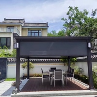 Pergola en aluminium résidentielle Yimu avec toit rétractable motorisé à commande à distance, écran latéral et auvent pare-soleil