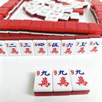 Maßgefertigtes Luxus-Mahjong-Set aus Rot-Weißem Acryl mit UV-Druck und Gravur, Amerikanisches Mah-Jong für Partyspiele