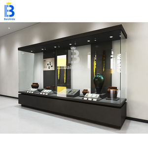 Vitrine d'installation d'art de musée en verre antique conçue sur mesure - Product Image 1