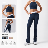 Ensemble de sport athlétique deux pièces pour femme : soutien-gorge dos nu et short évasé taille haute contrastant pour le yoga et l'entraînement en salle de sport