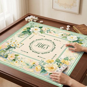 Tapete de Mahjong Floral Personalizado, Diseño Vintage de Rosas Blancas y Margaritas, Elegante Cubierta Verde para Mesa de Juego, Regalo Personalizado de Mahjong - Product Image 4