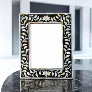 Cadre photo de luxe en nacre incrustée, exportateur indien, pour la décoration intérieure, les mariages, les anniversaires et les cadeaux, à vendre - Product Image 3