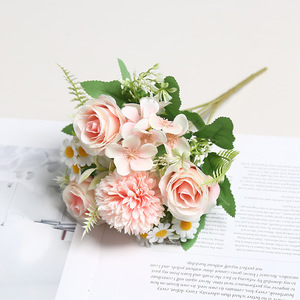 Ramo de Flores Artificiales Mixtas de 30cm - 7 Ramas de Rosas de Seda, Crisantemos e Hortensias para Decoración de Bodas y Fiestas en Casa - Product Image 1
