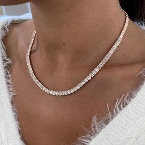 Collar de tenis con moissanita de corte esmeralda engastada en bisel, de plata de ley 925 chapada en oro, regalo de compromiso o boda para pareja - Product Image 3