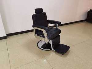 Fauteuil de barbier de luxe en acier inoxydable avec base en titane noir et pompe géante, dossier inversé, pour salon de coiffure - Product Image 5