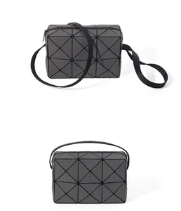 Tas selempang kotak segitiga geometris wanita tas tangan Rhomboid kecil lapisan RPET