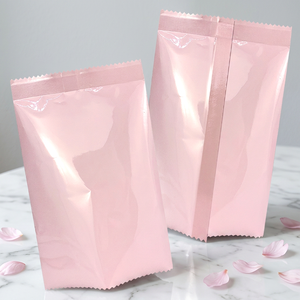 Fabrication de sacs en mylar personnalisés imprimés, étanches, à fermeture arrière, pour biscuits, bonbons et snacks, avec encoche de déchirement. - Product Image 1