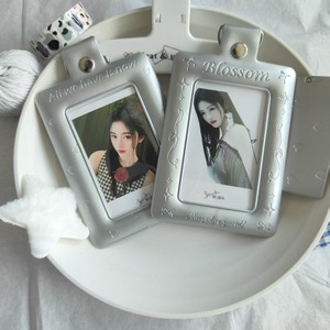 حامل بطاقات من البلاستيك PVC بتصميم نجمة وقلب وشريط فضي مقاس 3 بوصات، منظم لبطاقات الصور وحامل شارات الهوية، متوفر بالجملة - Product Image 2