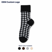 Chaussettes décontractées pour femmes en tricot à carreaux rétro OEM, avec revers plié, motif personnalisé, couleur et logo, pour le bureau, coffret cadeau vintage