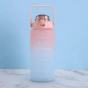 كوب بسيط كبير السعة بمظهر جيد وزجاجة مياه بلاستيكية للشرب رياضية خارجية محمولة