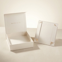 Boîte cadeau en papier rigide pliable magnétique durable avec logo personnalisé et estampage à chaud pour vêtements, robes et emballages de mode