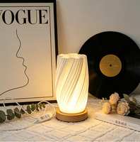 Lampe de table créative à brancher de style nordique, décoration de chevet, lumière de nuit confortable, USB, trois couleurs, tactile, minimaliste