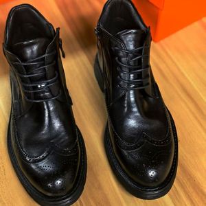 รองเท้าดีไซน์เนอร์ปี 2025 สวมใส่สบาย ดีไซน์ใหม่ ขายดีที่สุด ระบายอากาศได้ดี น้ำหนักเบา พื้นยางกันลื่น หนังแท้ หัวเหลี่ยม - Product Image 5