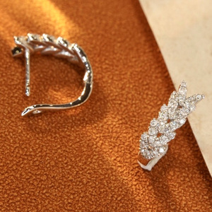 Pendientes de Oreja con Diseño de Hoja de Trigo para Mujer, Diseño Delicado y Elegante, Joyería Versátil para Oficina y Uso Diario - Product Image 6