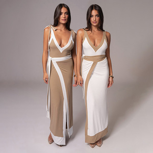 Ensemble robe de soirée décontractée avec haut camisole à col en V, jupe longue fendue et détails à nouer, style color block - Product Image 1