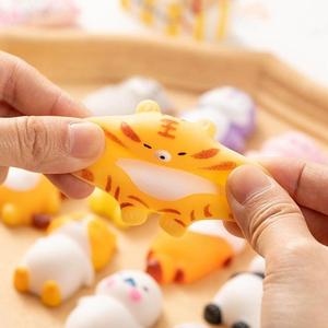 CHENXI Vente en gros de mini jouets mochi squishy, pendentifs kawaii, sacs cadeaux, cadeaux d'anniversaire, squishies anti-stress unisexes pour tous les âges - Product Image 5