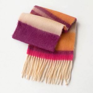 Chal de Lana Personalizado con Diseño de Cuadros Arcoíris, Largo (190*35cm), Cálido y Suave para Mujer, con Borlas Gruesas, Ideal para Actividades al Aire Libre - Product Image 2