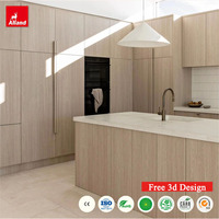 Armoire de cuisine en bois avec porte en placage de chêne véritable, style moderne et modulaire, avec îlot de cuisine en marbre