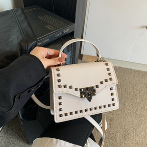 2025 nouvelle mode sac à bandoulière en cuir PU pour femmes Style rétro motif géométrique sac à bandoulière carré avec Rivet pour l'été - Product Image 5