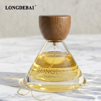 Flacons de parfum en verre transparents triangulaires personnalisables avec logo, 30ml, 50ml, 100ml, avec pulvérisateur spécial et bouchon en bois