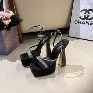 Nouvelles sandales européennes et américaines à talon épais, plateforme imperméable, modèle défilé, talons hauts de soirée 2024 - Product Image 5