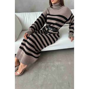 เดรสไหมพรมลายทางยาวสำหรับผู้หญิง พร้อมเข็มขัด ทรงมาตรฐาน สีวีซ่า - Product Image 2