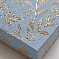 Boîte en papier magnétique rigide personnalisée, bleu clair, boîte d'emballage pour bijoux, boîte cadeau en carton rigide avec impression florale dorée