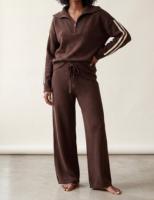 Ensemble décontracté simple et personnalisé : Haut en maille ample à col demi-zip et blocs de couleur, et pantalon de détente en maille taille haute coupe droite
