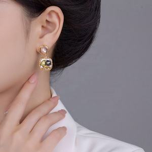 Pendientes de Perlas de Imitación Chapados en Oro para Mujer, Diseño Geométrico de Borla Larga, Estilo Retro de Lujo, Regalo - Product Image 4