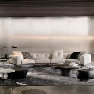 Sofá Seccional Moderno de Tres Plazas Casablanca, Curvo, de Cuero Genuino, Diseño Orgánico Italiano Inspirado en Minottii Dylan para Villa - Product Image 1