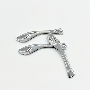 Rouleau de massage pour les yeux en métal, type cuillère à crème pour le visage, modèle de massage des yeux en forme de poisson - Product Image 1