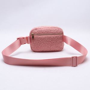 กระเป๋าคาดเอวแบบมีซิป Keymay Velvet ลายตัวอักษร สำหรับทุกเพศ  ขนปุย นุ่มสบาย พกพาสะดวก ใช้ได้ทั้งแบบสะพายข้างและคาดเอว เหมาะสำหรับการเดินทางท่องเที่ยวกลางแจ้งในชีวิตประจำวัน - Product Image 3