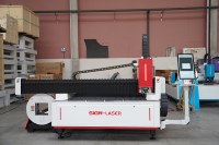 Machine de découpe laser CNC 3KW pour métaux, avec tension personnalisable, pour la découpe de tubes, de tôles et d'acier.