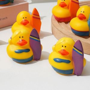 Jouet de bain en PVC vinyle sur mesure, canard aquatique couineur à presser, thème été plage et skateboard, pour bébés de 2 à 4 ans - Product Image 1