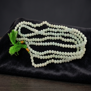 Collier Mala fait main en pierre de lune blanche, perles de prière circulaires, pompon, pierres semi-précieuses, articles décoratifs, décoration - Product Image 2