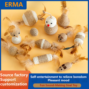 Jouet pour chat en sisal avec son de grincement et plume - Boule à gratter durable pour l'auto-jeu, jouet interactif pour affûter les griffes - Product Image 2