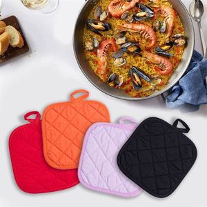 Pads de cuisine matelassés en coton résistants à la chaleur, multicolores, avec boucle de suspension - Product Image 2
