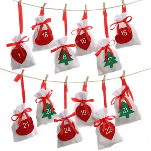 Pafu बच्चों क्रिसमस खिलौने घर सजावट 24 दिनों DIY क्रिसमस उलटी गिनती कैलेंडर माला कैंडी उपहार बैग महसूस किया